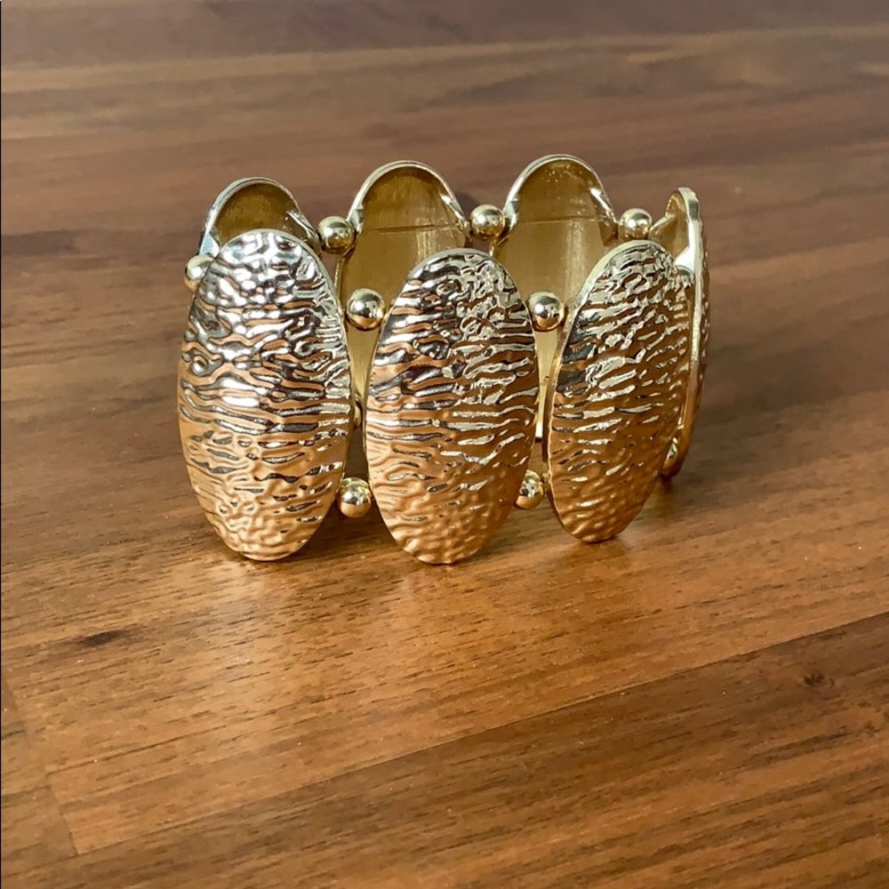 Gold tone bracelet